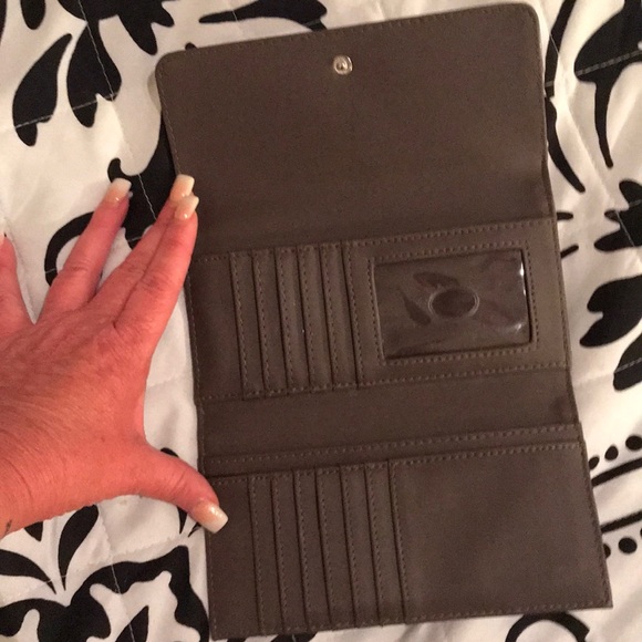 Guess  Wallet - Picture 2 of 4